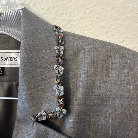 Travis Ayers Vintage Grey Pinstriped Women’s Blazer - Picture 4 of 8